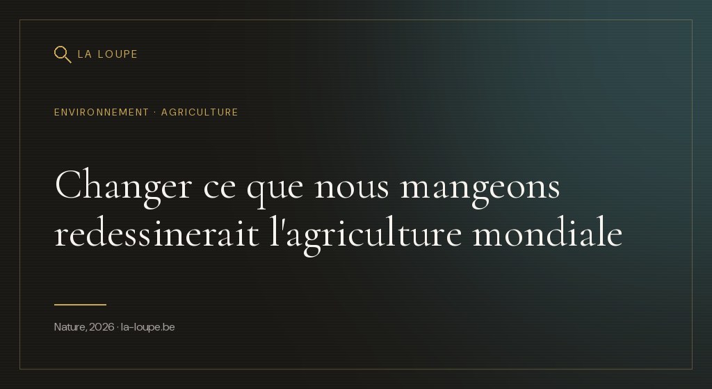 Illustration : une mosaïque de parcelles agricoles vue du ciel, où des champs de céréales cèdent progressivement la place à des cultures maraîchères colorées